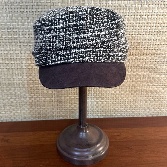 🌟HP🌟2010 Express Black & White Bouclé Cadet Hat - Picture 2 of 10